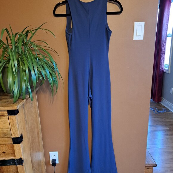 Qinsen (Amazon Brand) Sleeveless Flared Jumpsuit - Picture 3 of 5